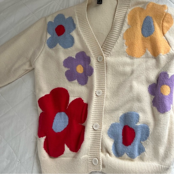 Forever 21 Floral Cream Knit Sweater  Cardigan Women’s size Medium - Picture 3 of 5